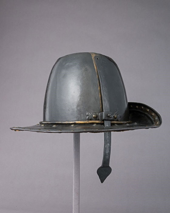 Helmet in the Shape of a Cavalier's Hat, Steel, gold, textile, probably British 